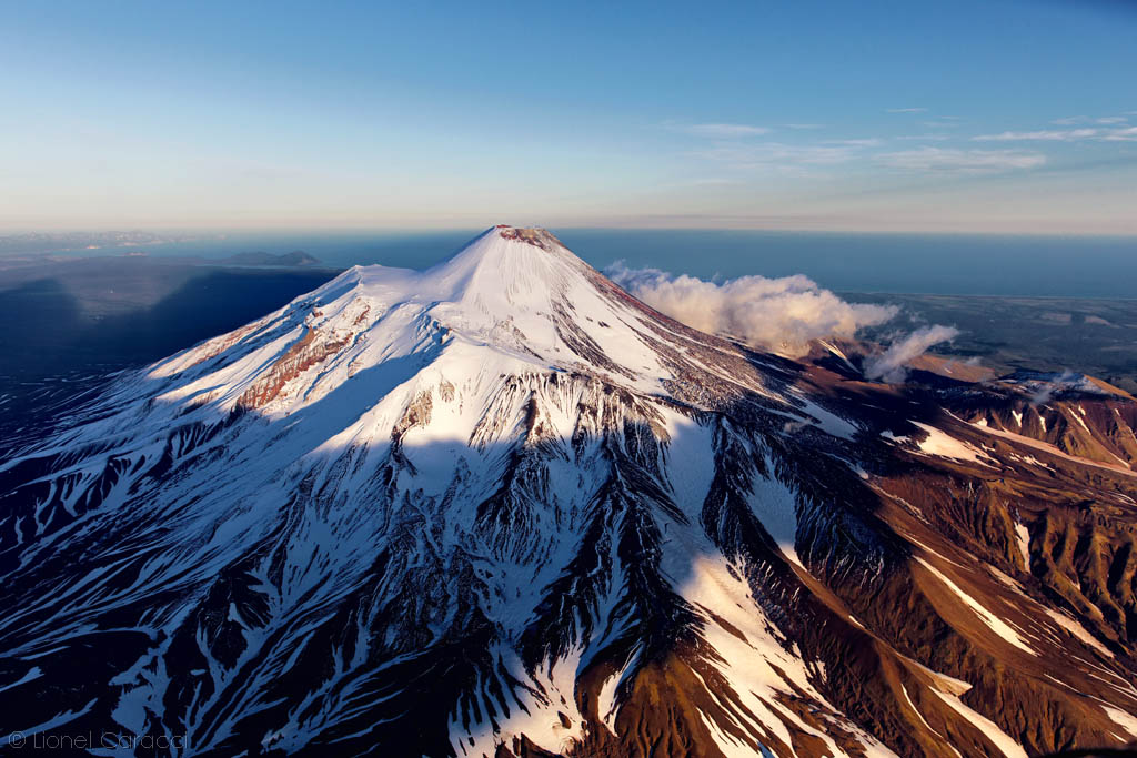 Photographie Volcan Kamtchatka, en Russie. Photo d'art de paysage nature et montagne de Lionel Caracci, qui expose par ailleurs son travail chez Krom Galerie Lyon.
