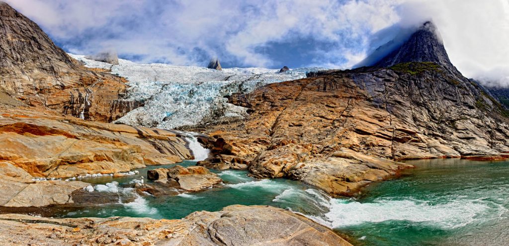 Photo Glacier du Groenland, ainsi qu'un fjord. Photographie d'art de paysage nature et montagne de Lionel Caracci, qui expose par ailleurs son travail chez Krom Galerie Lyon.