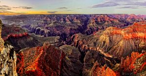 Photographie du Grand Canyon au Crépuscule. Photo d'art de Paysage de l'Ouest Américain de Lionel Caracci, qui expose par ailleurs ses décorations murales chez Krom Galerie Lyon.