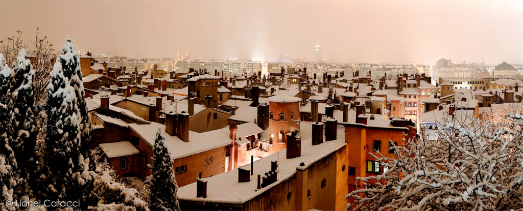 Photo d'art de Lyon, sous la neige, de Lionel Caracci, qui expose par ailleurs ses décorations murales chez Krom Galerie.