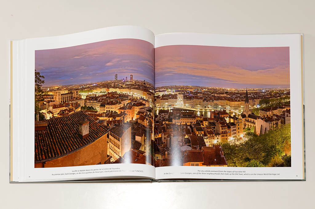 Intérieur du livre sur Lyon de Lionel Caracci : Lyon Vol 3. Ce photographe expose par ailleurs son travail photo chez Krom Galerie Lyon.