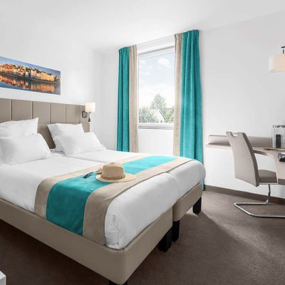 Photographie de Lyon en décoration murale de chambre d'hôtel, réalisée par le photographe Lyonnais Lionel Caracci. Tirage de Lyon de Lionel Caracci, qui présente par ailleurs son travail dans sa Galerie d'art à Lyon 2, à destination du particulier comme du bureau d'entreprise.