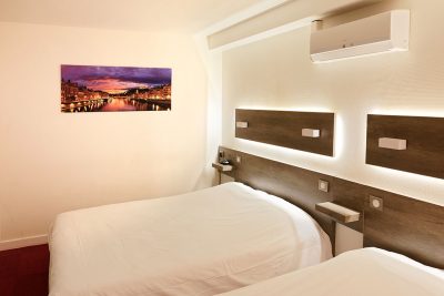 Tirage d'art « Crépuscule sur Quais de Saône » , réalisé par le photographe Lyonnais Lionel Caracci. Il expose par ailleurs son travail Photo dans sa Galerie d'art à Lyon 2.