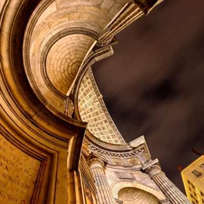 Image de Lyon en Déco murale : Photographie d'architecture de l'église Saint Nizier, ainsi que sa porte en Cul-de-four. Photo d'art de Lyon de Lionel Caracci, qui expose par ailleurs son travail dans sa Galerie d'art à Lyon 2.