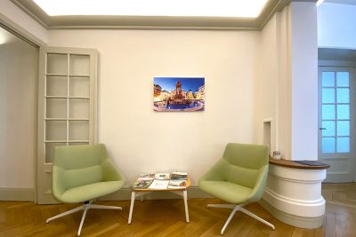 Tirage d'art de Lyon « Parfum de Roses Place des Jacobins » réalisé par le photographe Lyonnais Lionel Caracci. Il présente par ailleurs ses Photos dans sa Galerie d'art à Lyon 2, à destination du particulier comme du bureau d'entreprise.