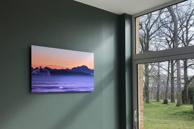 Tirage d'art « Lyon Alpes dans une Mer de Brouillard », réalisé par le photographe Lionel Caracci. Il expose par ailleurs ses Photographies de Lyon et Montagne dans sa Galerie d'art à Lyon 2.