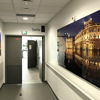 Photographies grand format sous plexiglas, réalisées par le photographe Lyonnais Lionel Caracci. Il expose par ailleurs son travail Photo dans sa Galerie d'art à Lyon 2.