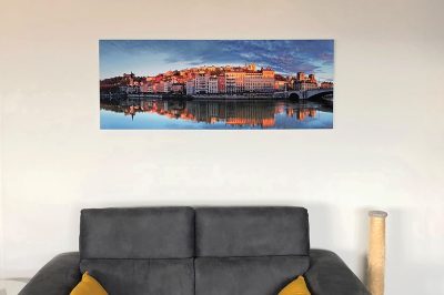 Tirage d'art Panoramique de Lyon « Quais de Saône à Lyon », réalisé par le photographe Lyonnais Lionel Caracci. Il expose par ailleurs son travail Photo dans sa Galerie d'art à Lyon 2.