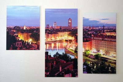 Ce triptyque photos de la galerie d'art Krom est réalisé à Lyon, puisque Lionel Caracci est un photographe Lyonnais.